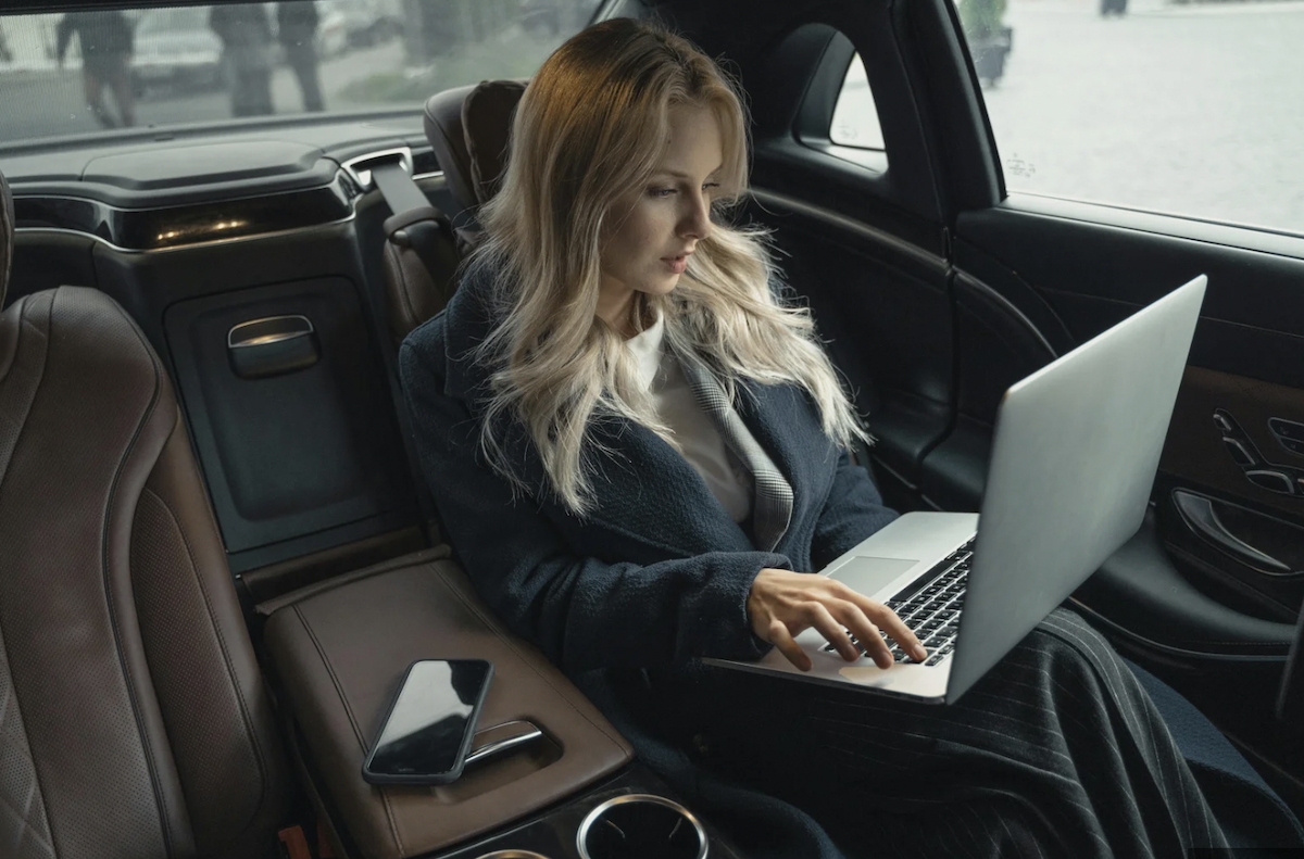 How Premium Car Rentals Enhance the Dubai Travel Experience in the UAE